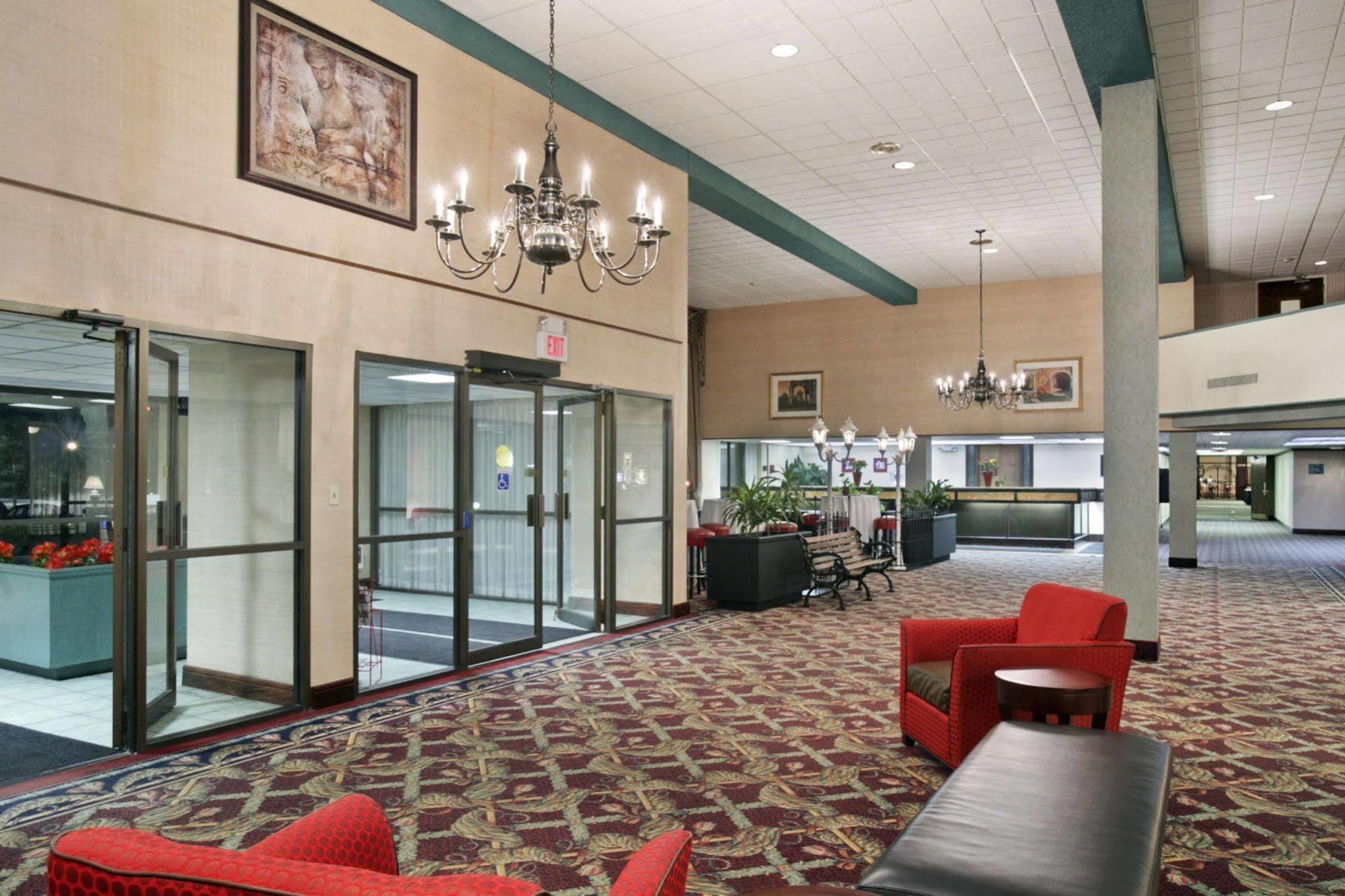 Clarion Hotel Lansing Exterior photo