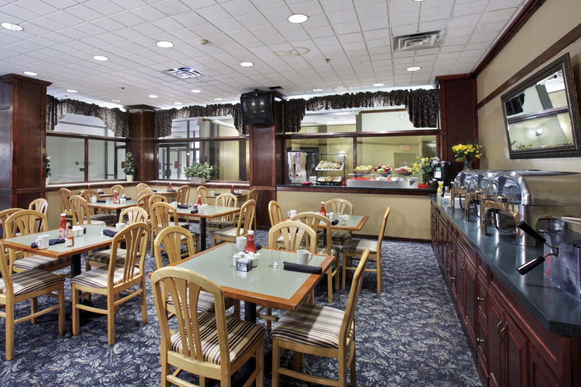 Clarion Hotel Lansing Exterior photo