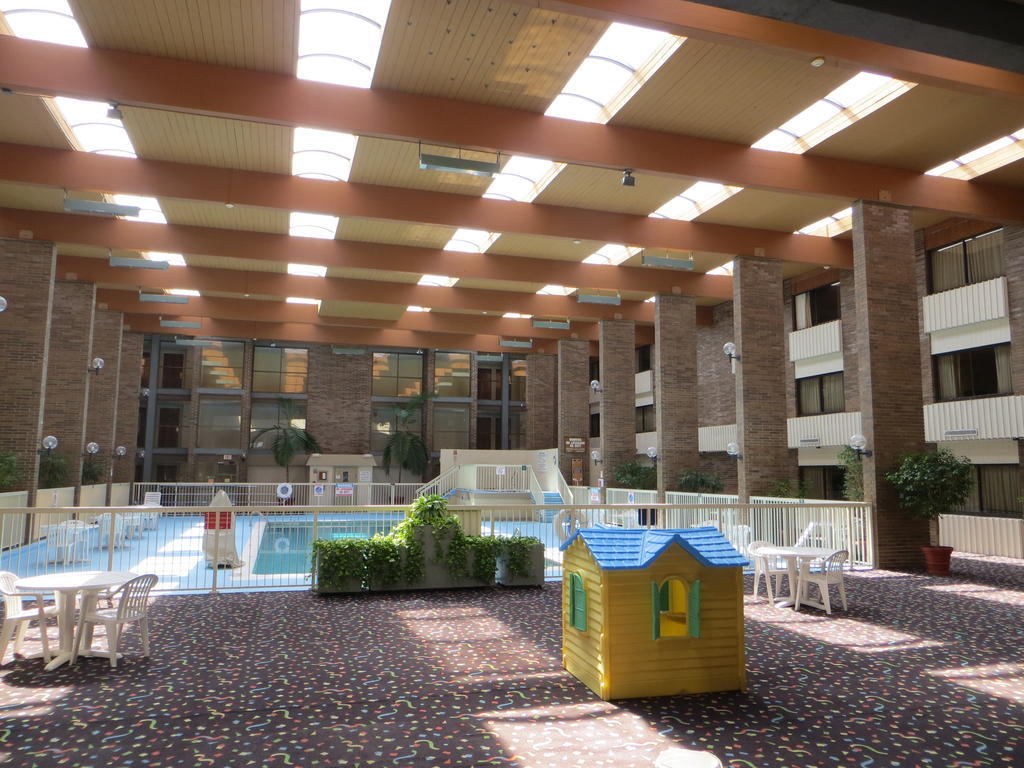 Clarion Hotel Lansing Exterior photo